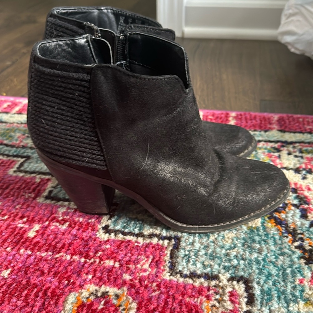 Carlos size 7 boot